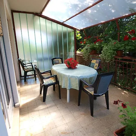 Apartment Roza 712